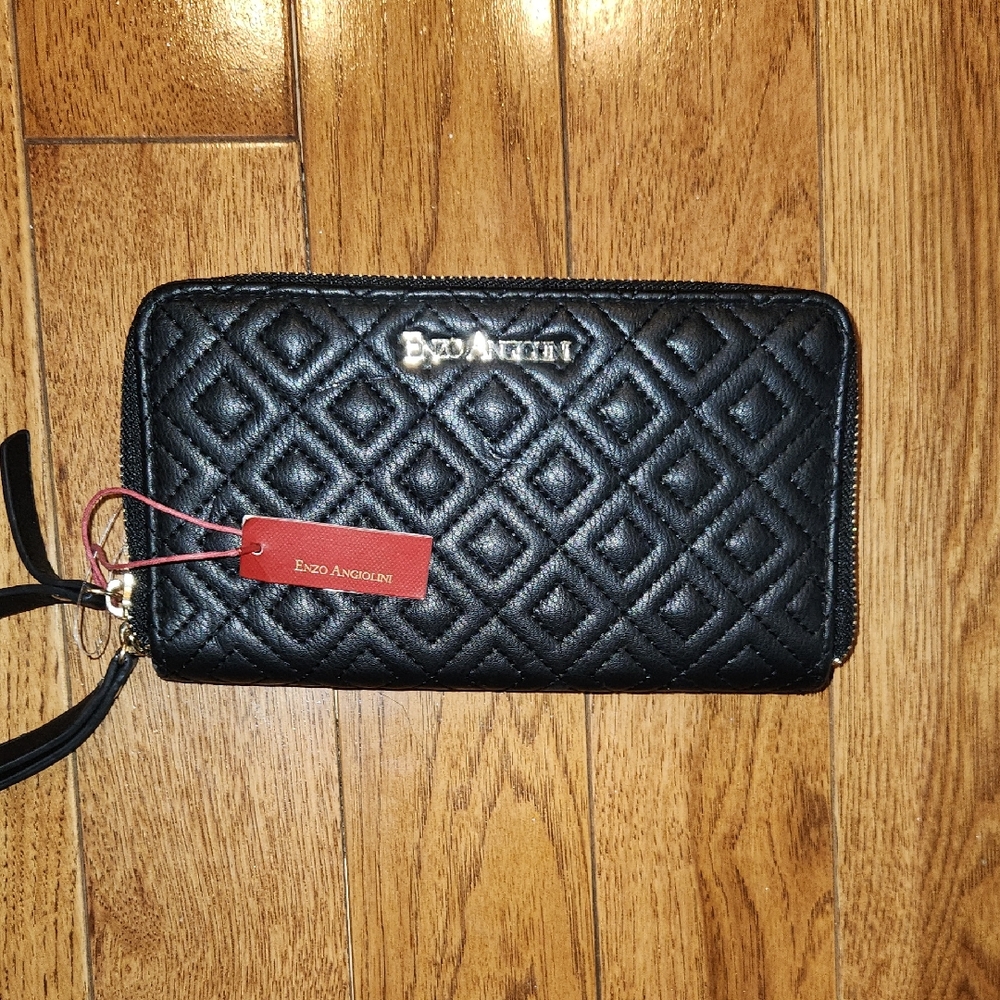 Enzo Angiolini Black Quilted Zip Around Wallet Wristlet NWT MSRP $45 P-007